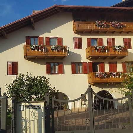 Casa Vacanze Paola Romeno Exterior foto