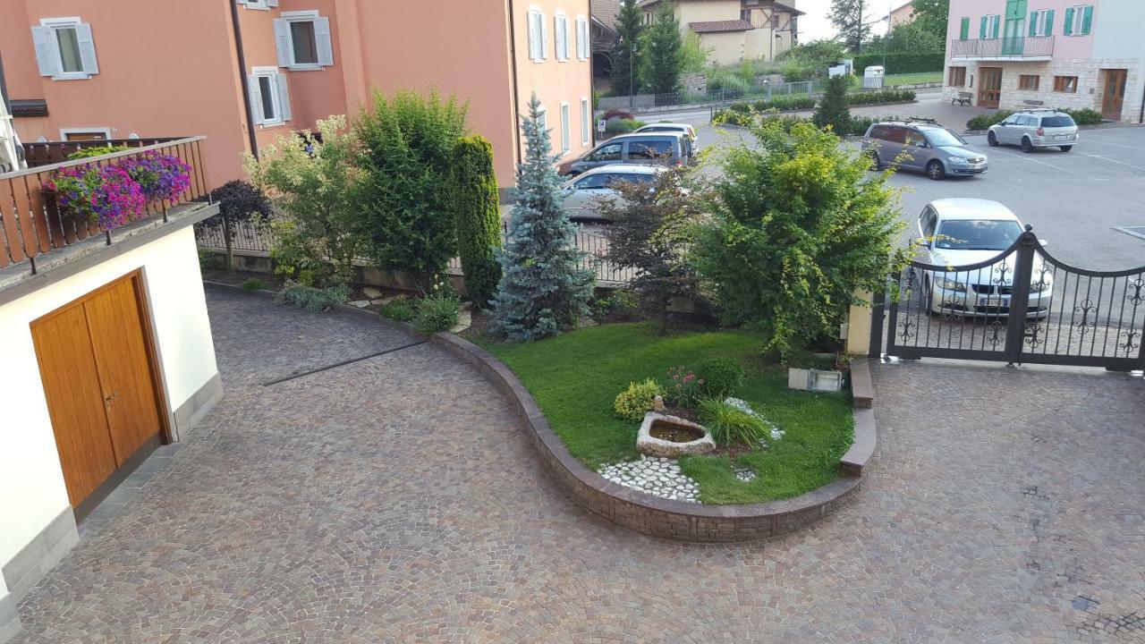 Casa Vacanze Paola Romeno Exterior foto