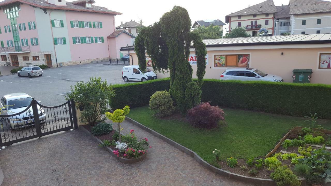 Casa Vacanze Paola Romeno Exterior foto